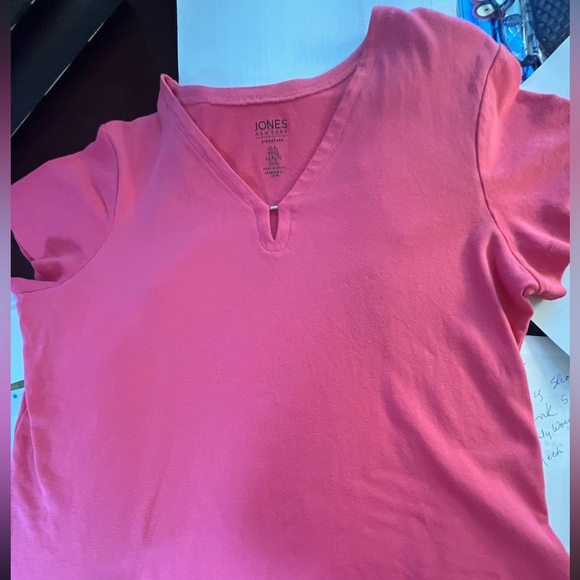 Jones New York Pink Short Sleeve Tee. Size XL
V Neck with small silver decor pc - Picture 1 of 7